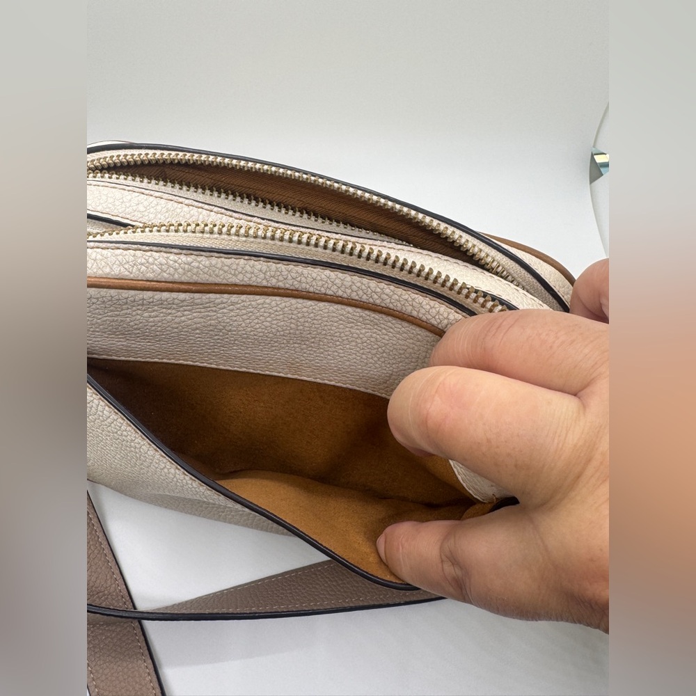 Coach Cream and Tan Crossbody Bag - Picture 8 of 17